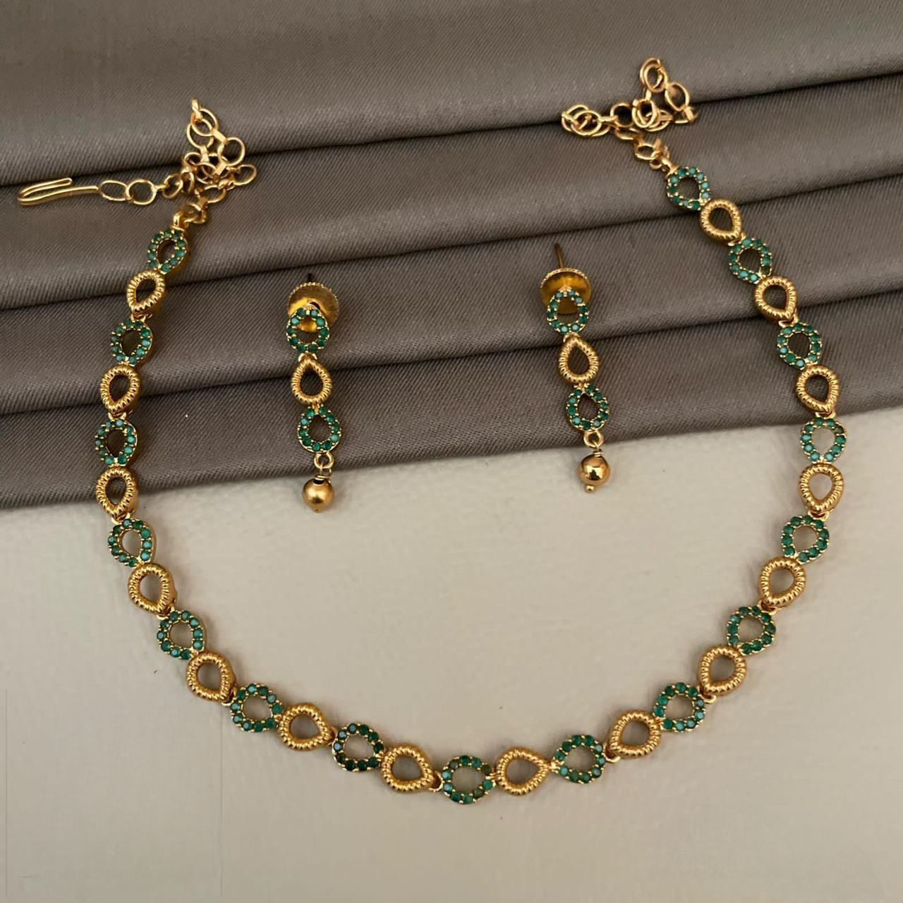 Emerald Stone Necklace Set